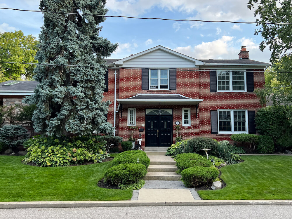 house in Bayview village neighbourhood