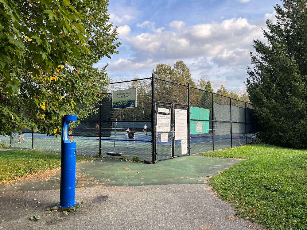 tennis court in Bayview village neighbourhood