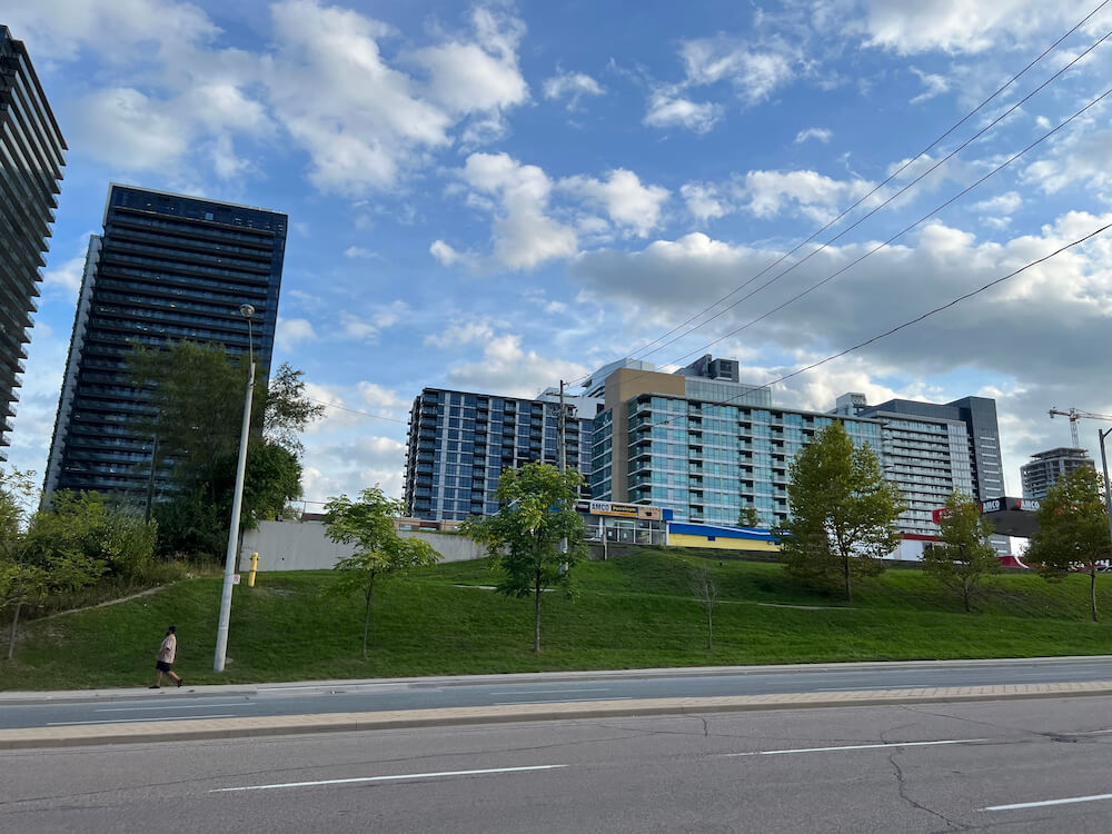 apartments in Bayview village neighbourhood