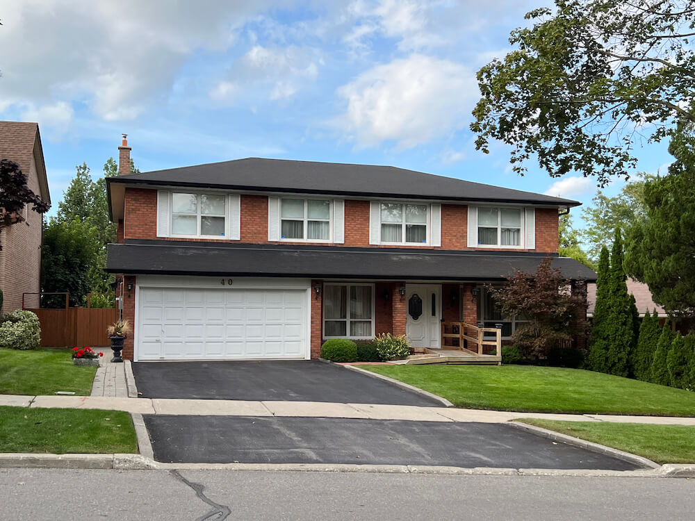 house in Bayview Woods Steels neighbourhood