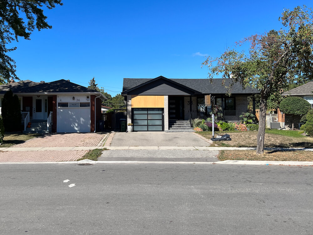 Houses in Centennial Park-Eringate neighbourhood