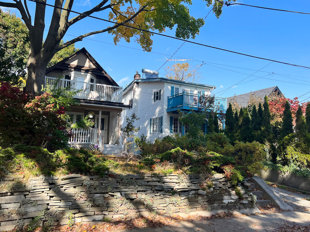 houses in Fallingbrook neighbourhood