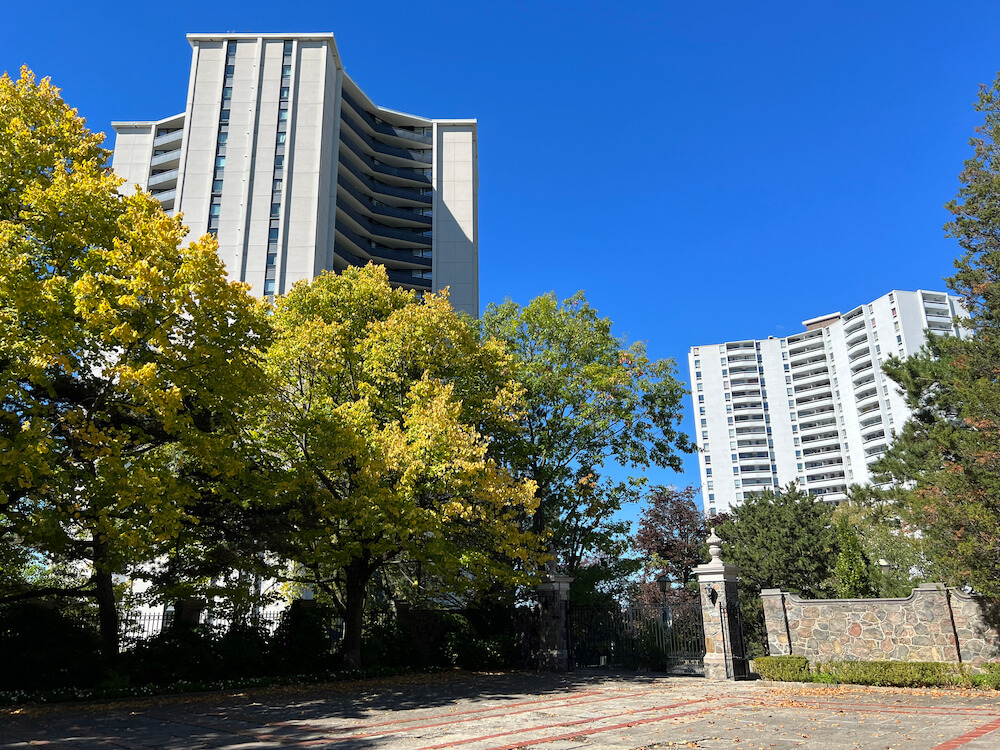 apartments in Graydon Hall neighbourhood