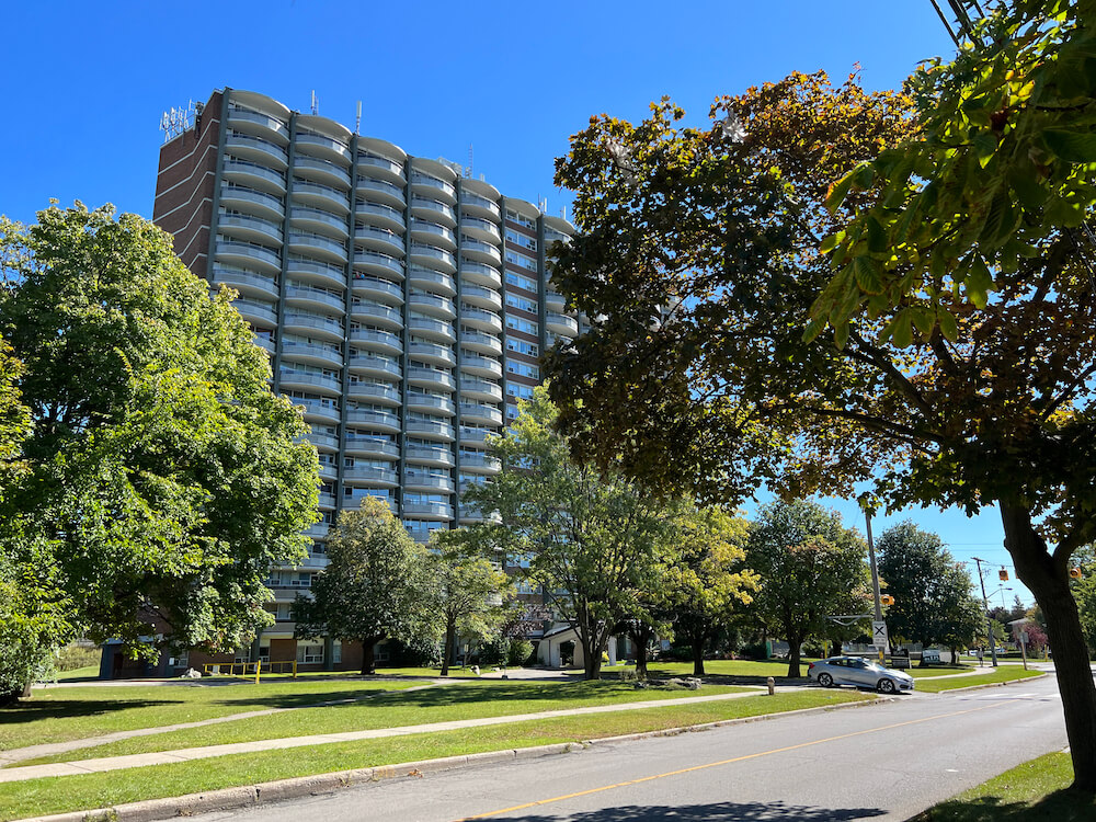 apartment in Graydon Hall neighbourhood