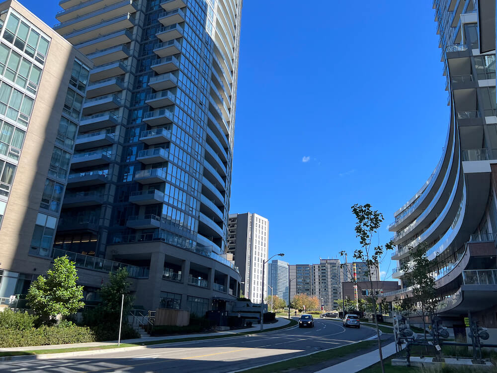 condos in Herny Farm neighbourhood