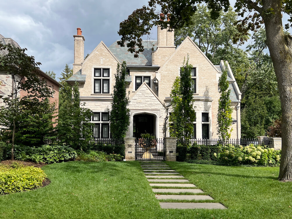 house in Hoggs Hollow neighbourhood