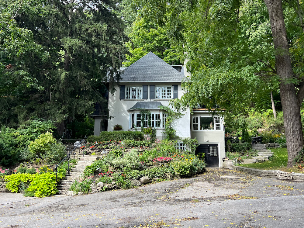 house in Hoggs Hollow neighbourhood