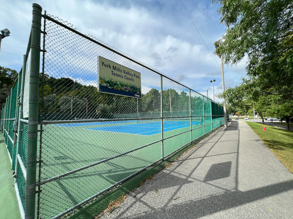 tennis court in Hoggs Hollow neighbourhood