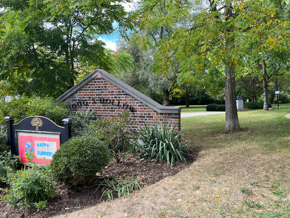 park in Hoggs Hollow neighbourhood