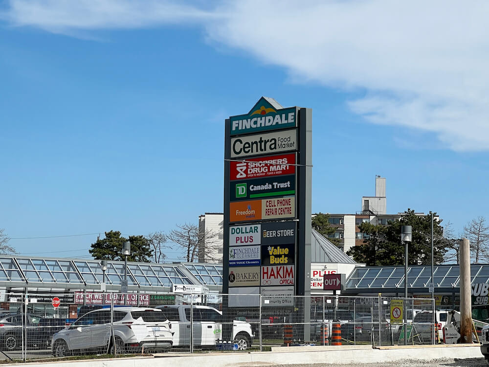 shops in Humber Summit neighbourhood