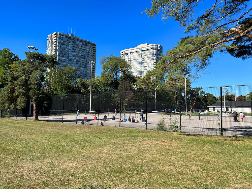 tennis court in kingsway neighbourhood