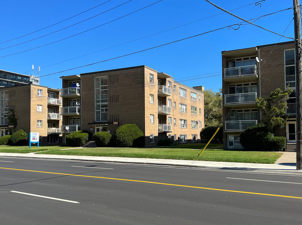 apartments in Lawrence Manor neighbourhood