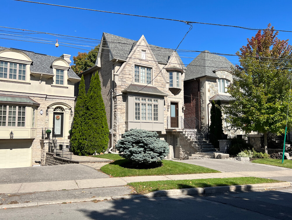 homes in Ledbury Park neighbourhood