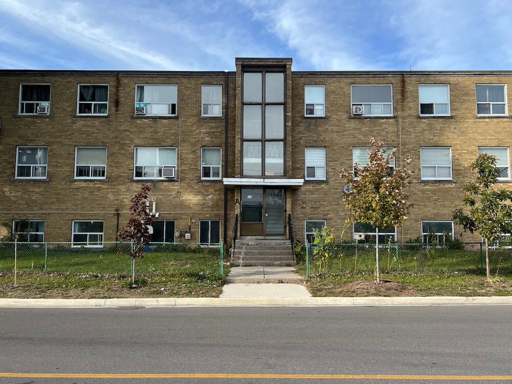 homes in Maple Leaf Drive neighbourhood