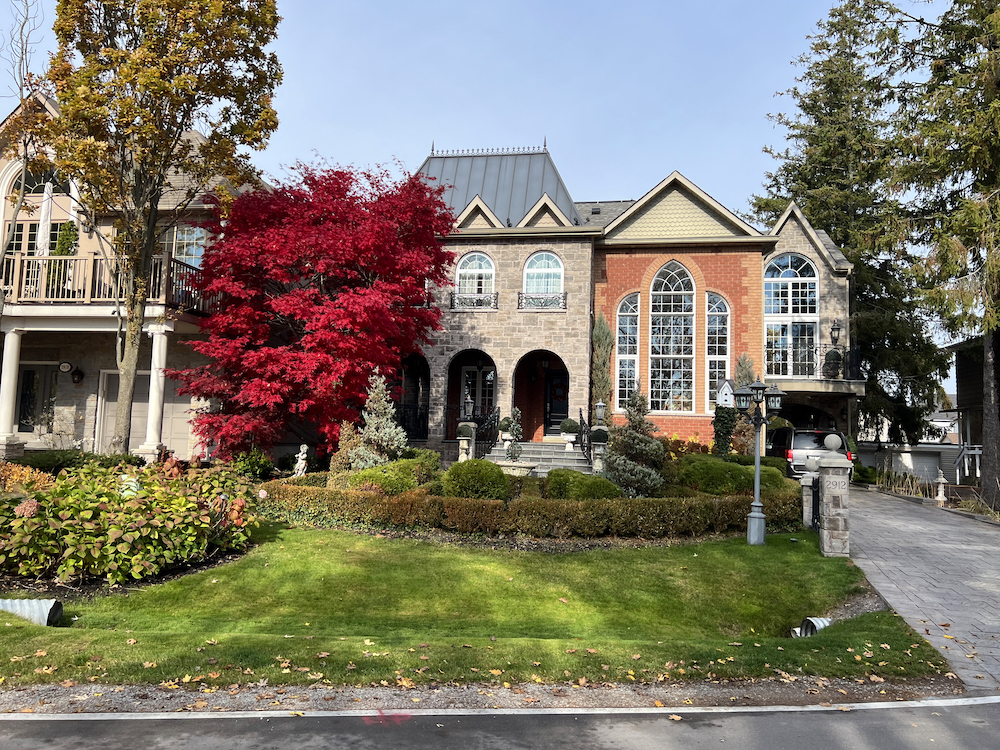 homes in Pickering Beach neighbourhood