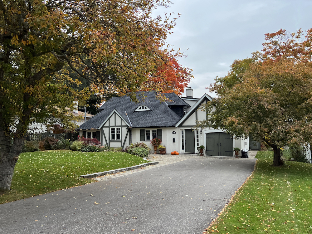 home in Rouge Hill neighbourhood