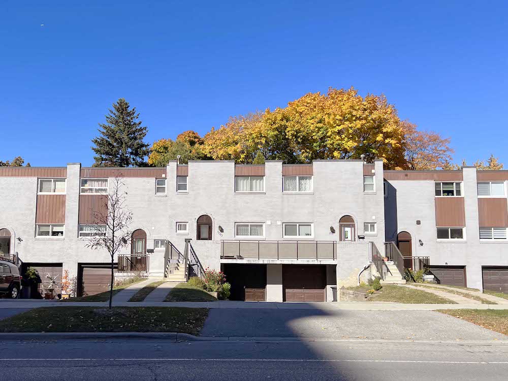 townhomes in Tam O'Shanter neighbourhood