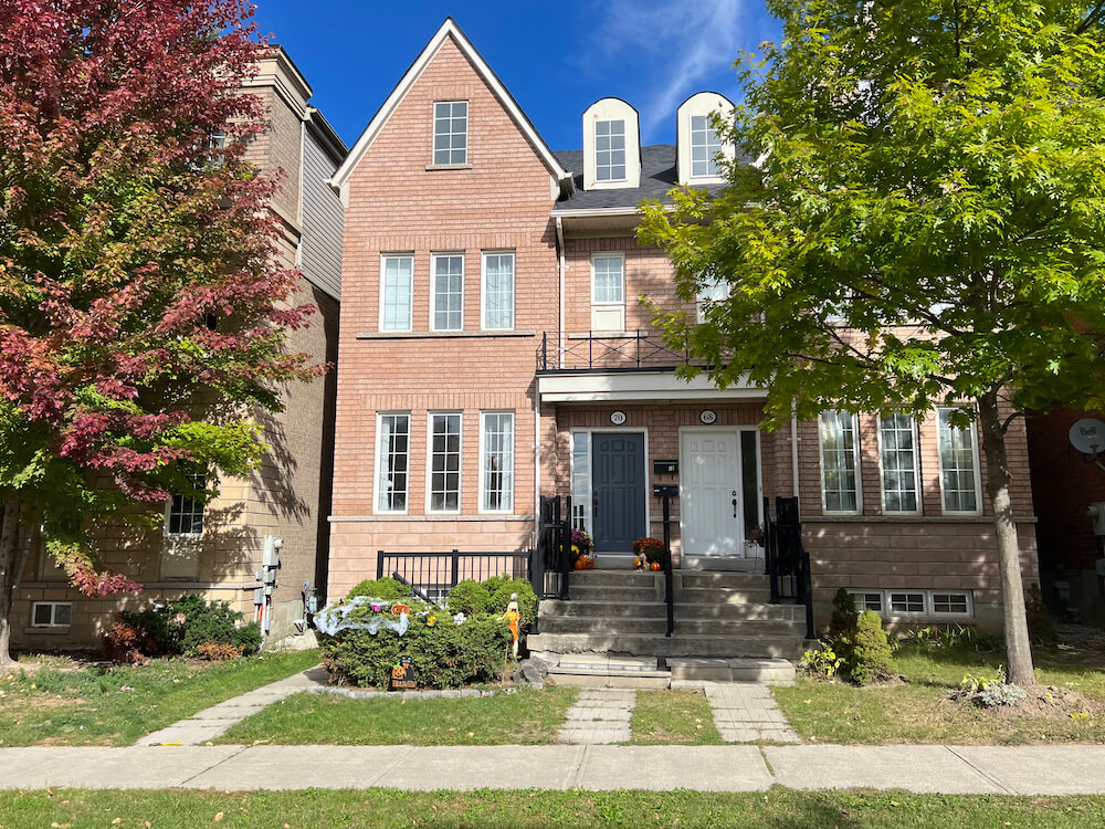 homes in York University Heights neighbourhood