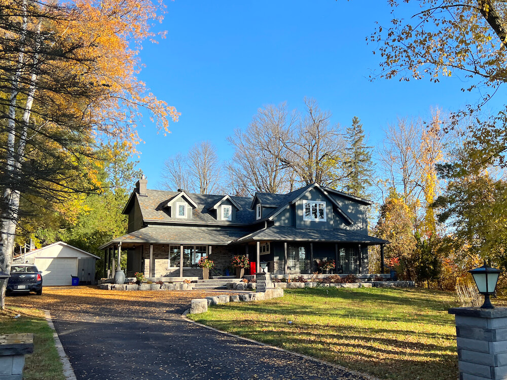 home in Rural Pickering neighbourhood