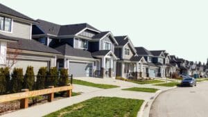 Which Details Matter Most When Comparing Two Similar Homes: Ask a Wahi REALTOR®