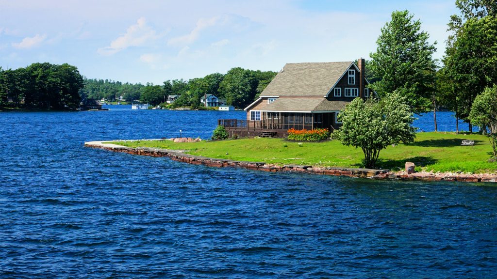 Image of an Ontario cottage by the water.