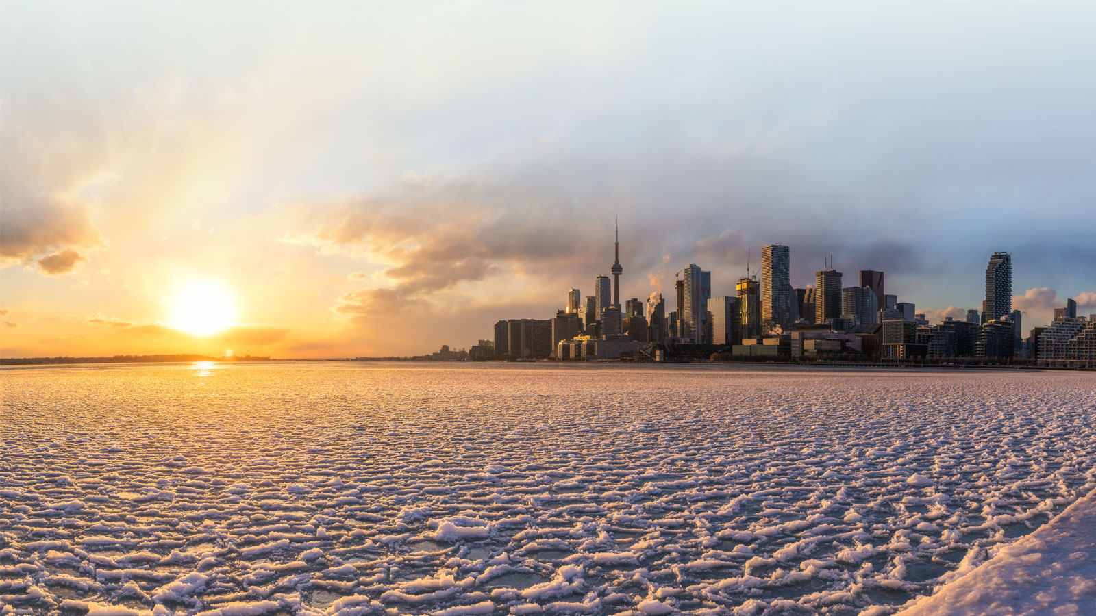 An image of Toronto in the fall, as seen from Centre Island